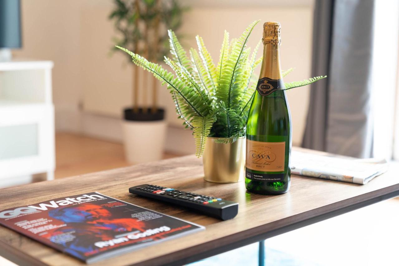 City Centre - Two Bedroom Apartment - Juliet Balcony - Secure Parking - Wifi - Smart Tv Birmingham Exterior foto